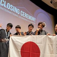国際経済オリンピック日本代表5名（左から小川さん、冨田さん、早川さん、増島さん、岡本さん）