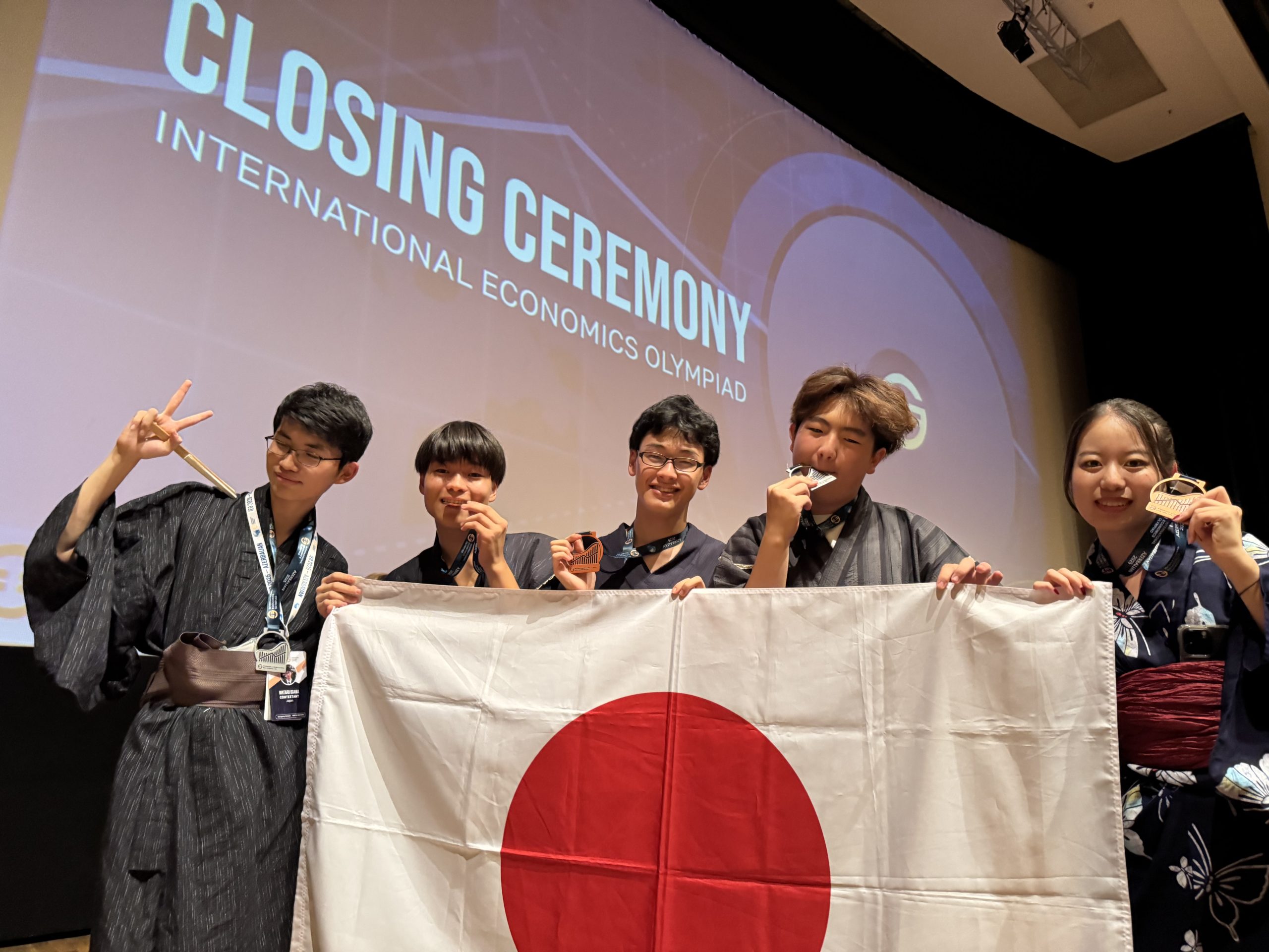 国際経済オリンピック日本代表5名（左から小川さん、冨田さん、早川さん、増島さん、岡本さん）