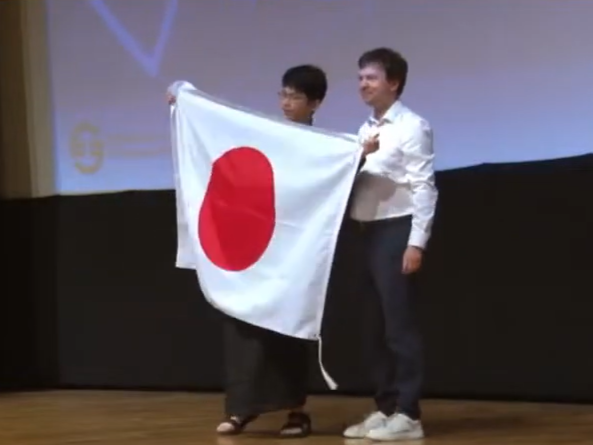 小川くん銀メダル授与の様子（YouTube配信より）